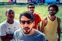 Grupo que completa 10 anos de estrada, é formado pelos músicos Gabriel Araújo, Victor Lustosa, Kleber Nascimento e Pedro Faissal