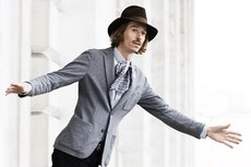 Sentimentos como amor, traição e solidão fazem parte do repertório que o artista Adam Evald irá apresentar durante o show