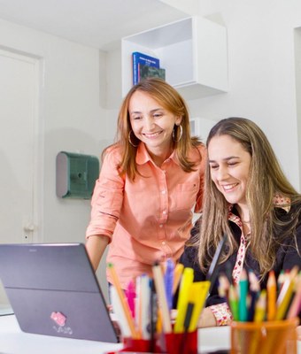 Livro retrata a história das engenheiras civis Cida Medeiros e Luzia Teles
