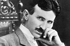 O cientista Nikola Tesla afirmava que suas invenções eram criadas
com informações advindas de seres extraterrestres