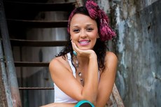 Cantora paraibana afirma que sempre foi influenciada por Maria Bethânia e Elis Regina