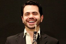 O professor de oboé e maestro Ravi Shankar fez a orientação artísticas dos músicos para o programa desta sexta