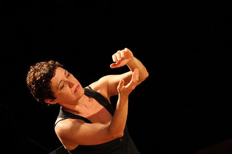 Pág. 12A - Espetáculo Finita, bailarina Denise Stuts.jpg