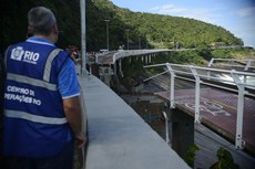 Estão sendo utilizados na operação 130 homens do Corpo de Bombeiros e da Defesa Civil 
