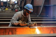 Queda de julho para agosto no setor industrial interrompe quatro meses consecutivos de expansão na produção