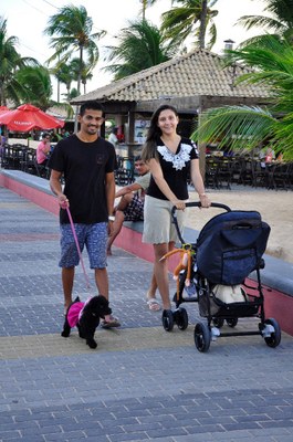 Rayssa e Elias observaram que o recolhimento de fezes de animais é mais comum na Orla do que em ruas de bairros de João Pessoa