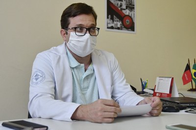 20201209_dr fernando chagas_clementino fraga © roberto guedes (36).JPG