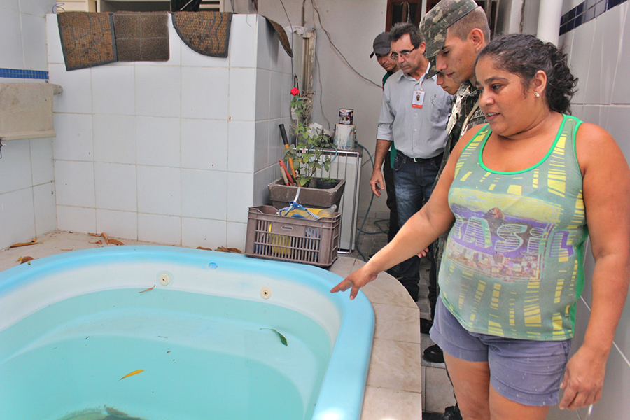 ses continua visita a imoveis para controle e combate ao mosquito aedes aegypti foto ricardo puppe (2).JPG