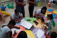 A atividade lúdica serve para retirar o paciente do ambiente hospitalar e trazer para uma realidade bem divertida