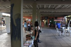 Novas pinturas começam a surgir na Praça da Alegria; estudantes reclamam que ato foi uma invasão contra a comunidade acadêmica