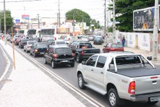 Além do IPVA, a renovação do emplacamento envolve o seguro obrigatório DPVat, o licenciamento do Detran e taxa de bombeiro