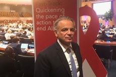 Luiz Loures considera que o preço acessível às drogas antirretrovirais é um grande passo no combate à epidemia