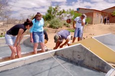 Dessalinizadores solares têm capacidade para produzirem cerca de 450l de água por dia a baixo custo sem o uso de eletricidade