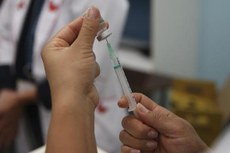 Vacinação contra o HPV para crianças e adolescentes passou de 3 para duas doses
