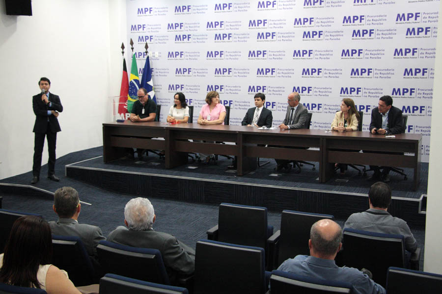 see  educacao assegura liberdade de catedra dos professores (1).JPG