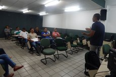 O curso é obrigatório e destinado às pessoas que cometeram infrações como poluição sonora, desmatamento e transporte de material ilegal