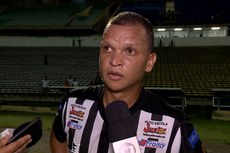 O jogador Warley enxerga casos absurdos na arbitragem que poderiam ser resolvidos através dos recursos eletrônicos 