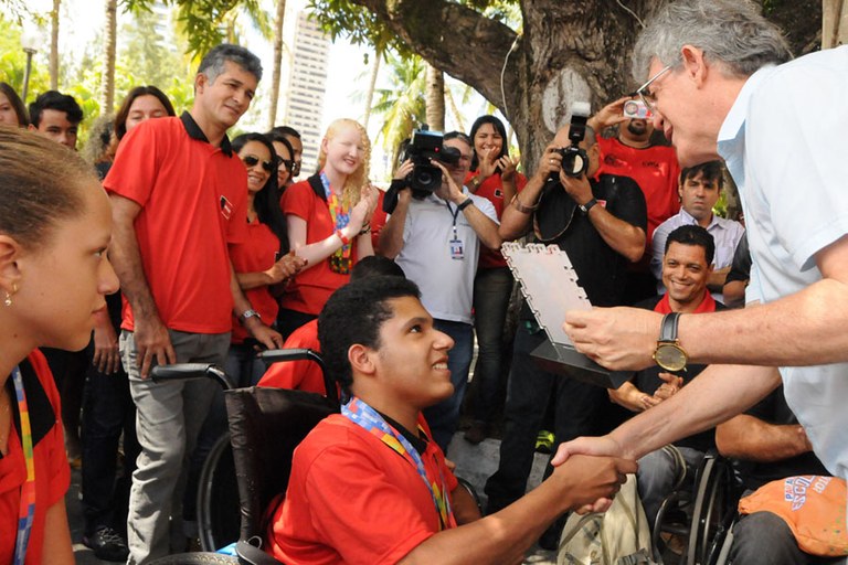 ricardo recebe atletas paralimpico foto jose marques (2).jpg
