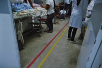 Atendimento nos corredores, lixo hospitalar, tomógrafo quebrado há quase dois anos e aparelhos sucateados fizeram parte das denúncias