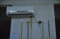 Atendimento nos corredores, lixo hospitalar, tomógrafo quebrado há quase dois anos e aparelhos sucateados fizeram parte das denúncias