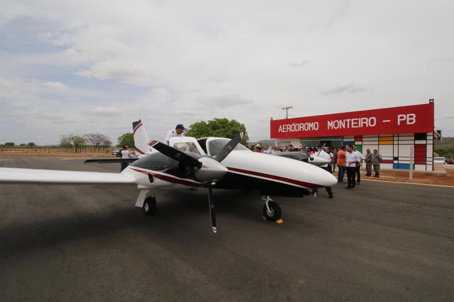 ricardo inaugura aerodromo de monteiro_foto francisco franca (4).JPG
