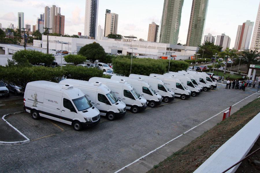ricardo entrega equipamentos no hosp de trauma foto francisco franca (3).JPG