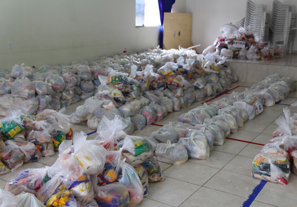 policia arrecada 21 toneladas de alimentos e distribui operacao boas festas (7).JPG
