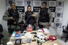 Os presos e o material apreendido foram levados para Central de Flagrantes