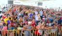 Uma multidão compareceu aos evento da entrega dos imóveis