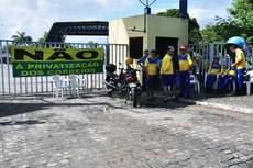 A decisão da categoria foi tomada para protestar junto ao Governo Federal contra o desmonte e a privatização dos Correios