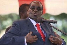 Robert Mugabe é acusado  de corrupção, repressão a oposição e imprensa, fraude em eleições e não respeitar os direitos humanos