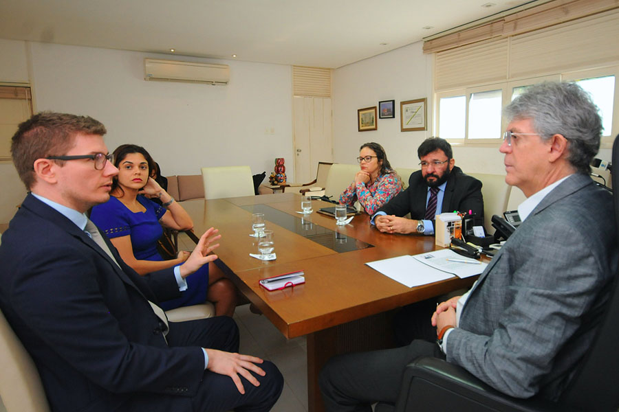 ricardo reuniao com consul britanico foto jose marquies (2).jpg