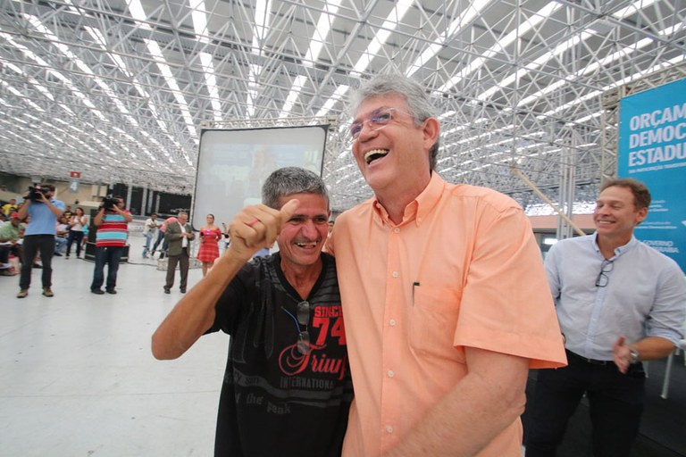 ricardo realiza sorteio de casa no espaco cultural foto francisco franca (2).JPG