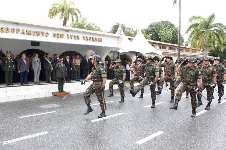 Troca de comando.jpg Troca de comando.jpg