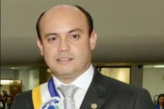 Ex-governador é suspeito de ter participado de organização criminosa que atuou em Tocantins fraudando licitações públicas