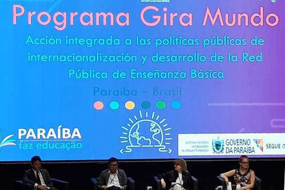 Tulhio Serrano no Simpósio de Educação Global.jpeg