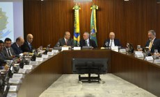 Presidente interino Michel Temer coordena primeira reunião da equipe ministerial