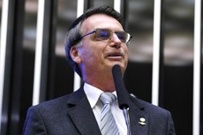 Deputado Jair Bolsonaro gera polêmica ao exaltar torturador da ditadura