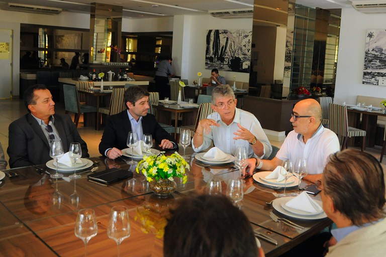 ricardo recebe prefeito portugues_foto jose marques (1).jpg