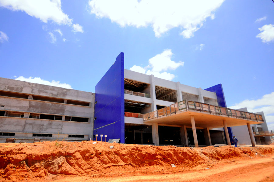 ricardo visita obras do hospital de santa rita foto jose marques (1).jpg
