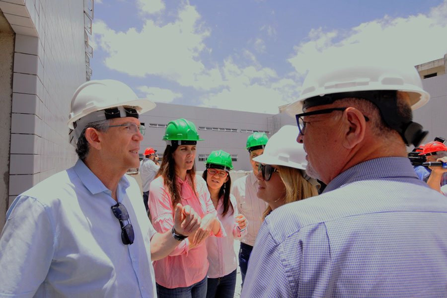 ricardo visita obras do hospital de santa rita foto jose marques (3).jpg