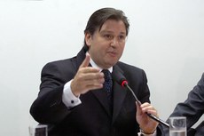 Rocha Loures foi pego com mala de R$ 500 mil entregue por um executivo da JBS