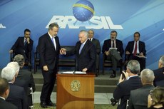 O ministro da Segurança Pública, Raul Jungmann, e o presidente Michel Temer durante cerimônia que criou o Susp