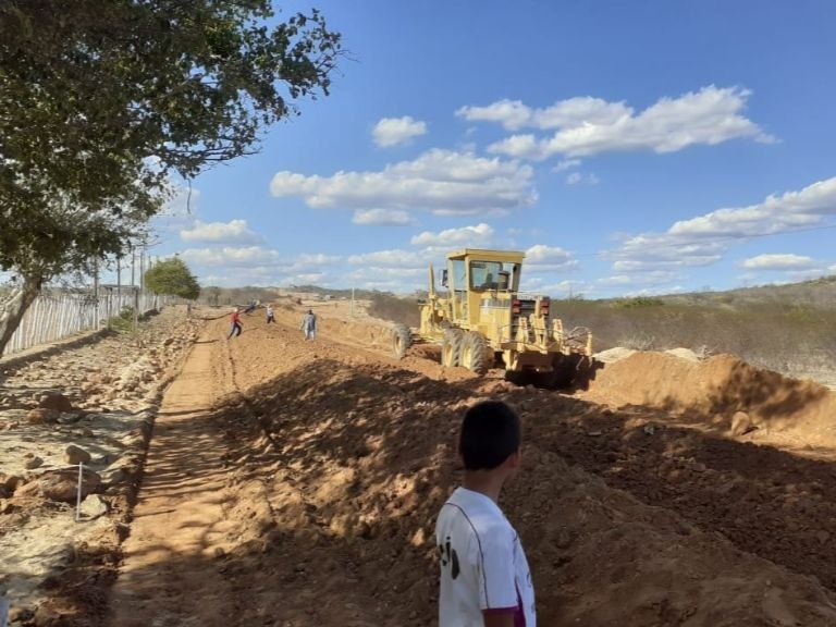 Maquinas e Equipamentos na execução de camadas de aterro.