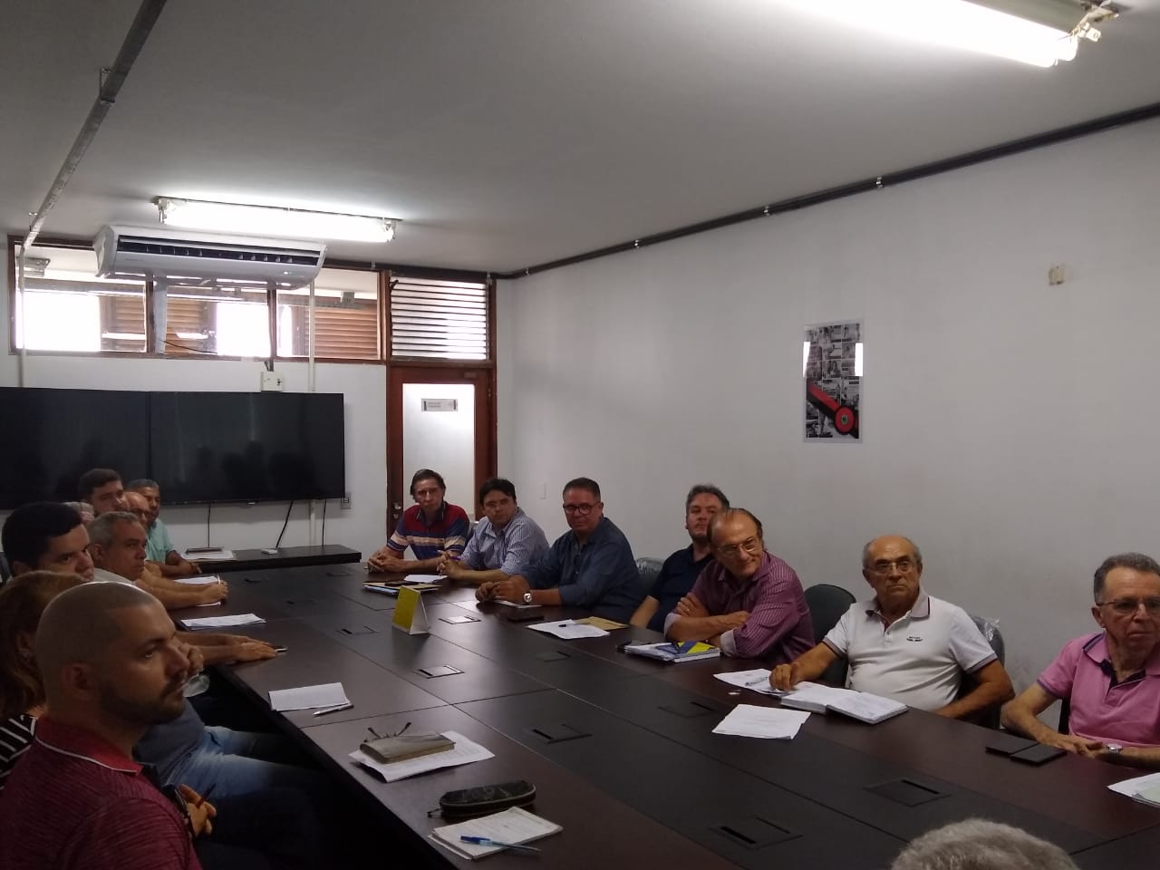 Equipe técnica reunida