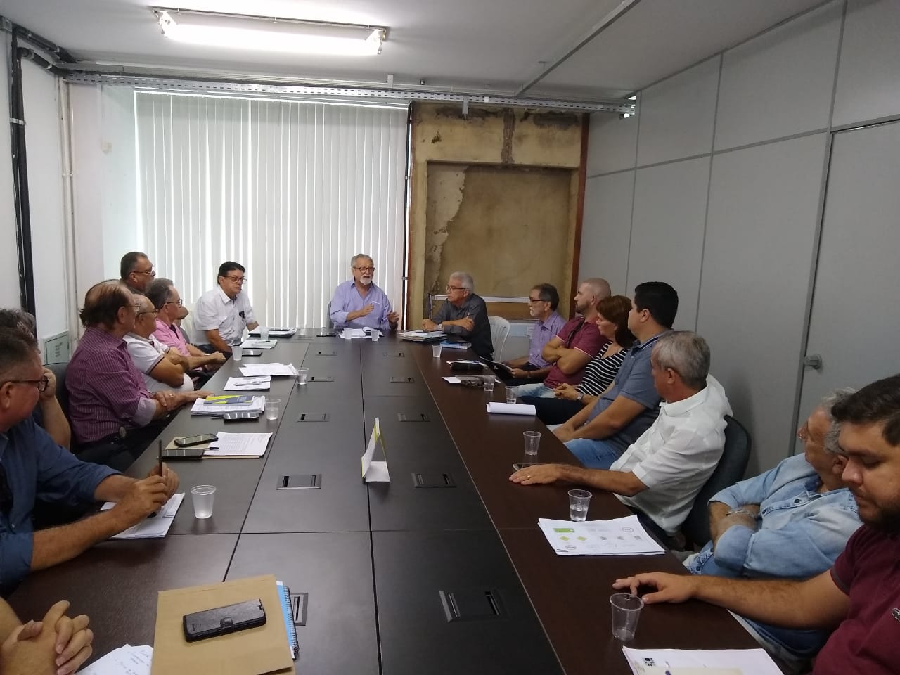 Equipe técnica reunida