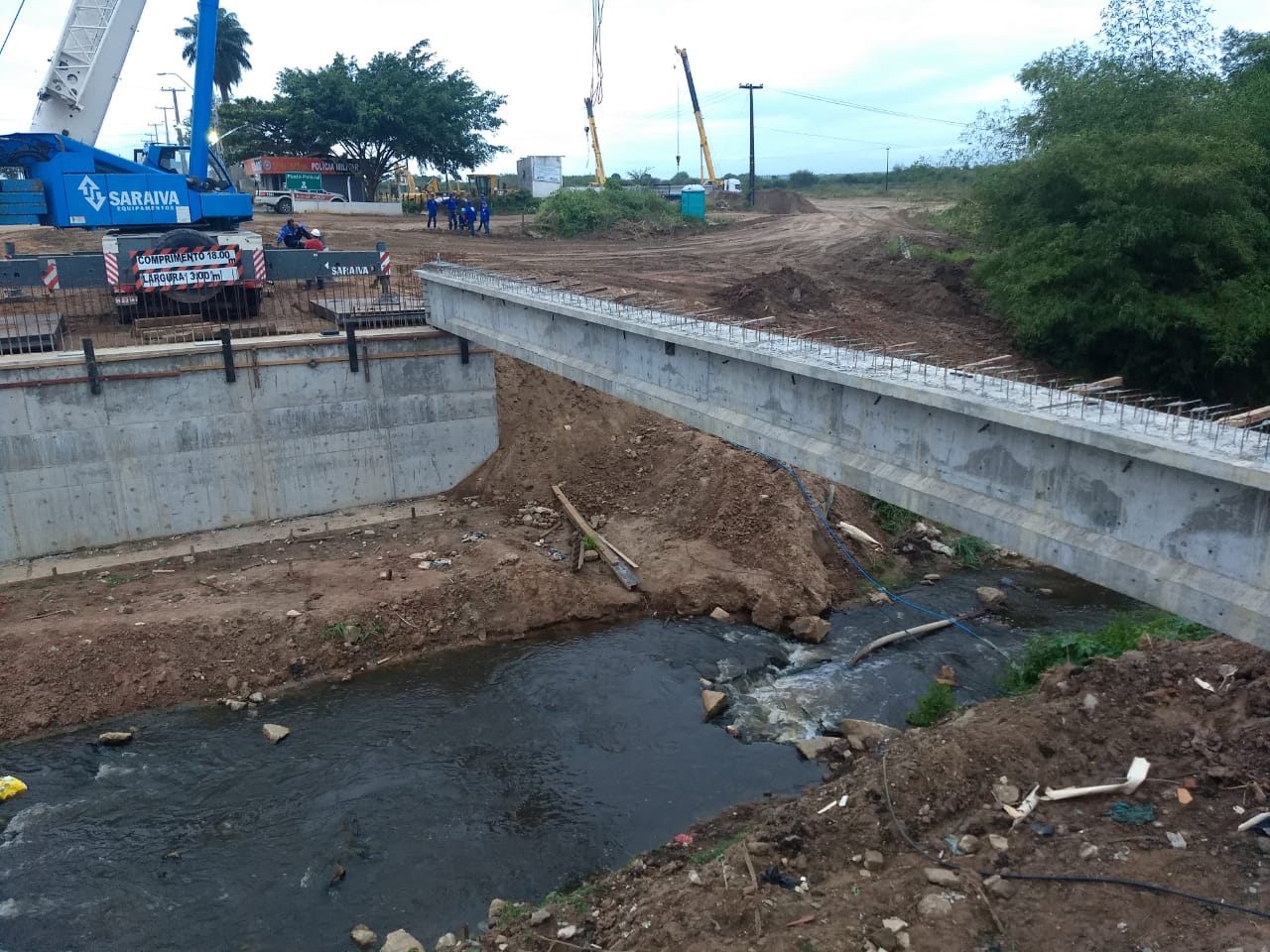 Ponte sobre o Rio Preto em construção
