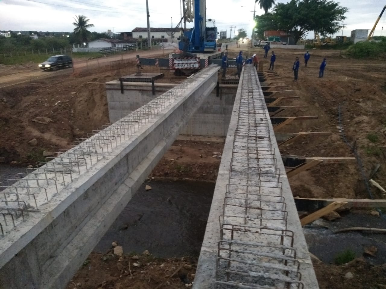 Ponte sobre o Rio Preto em construção