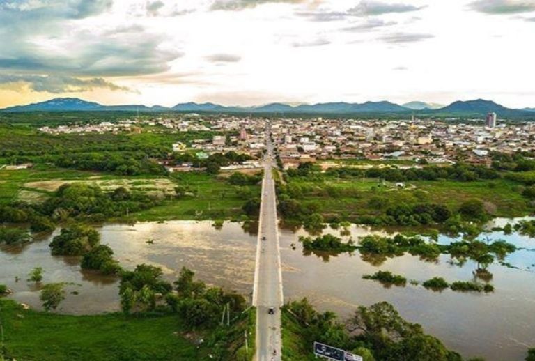 Ponte sobre o Rio Piranhas