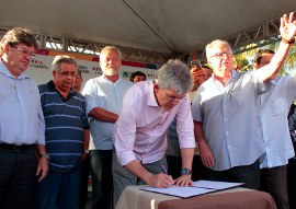 ricardo assina ordem de servico de ponte na regiao de baia da traicao foto jose marques (6)_editado.jpg